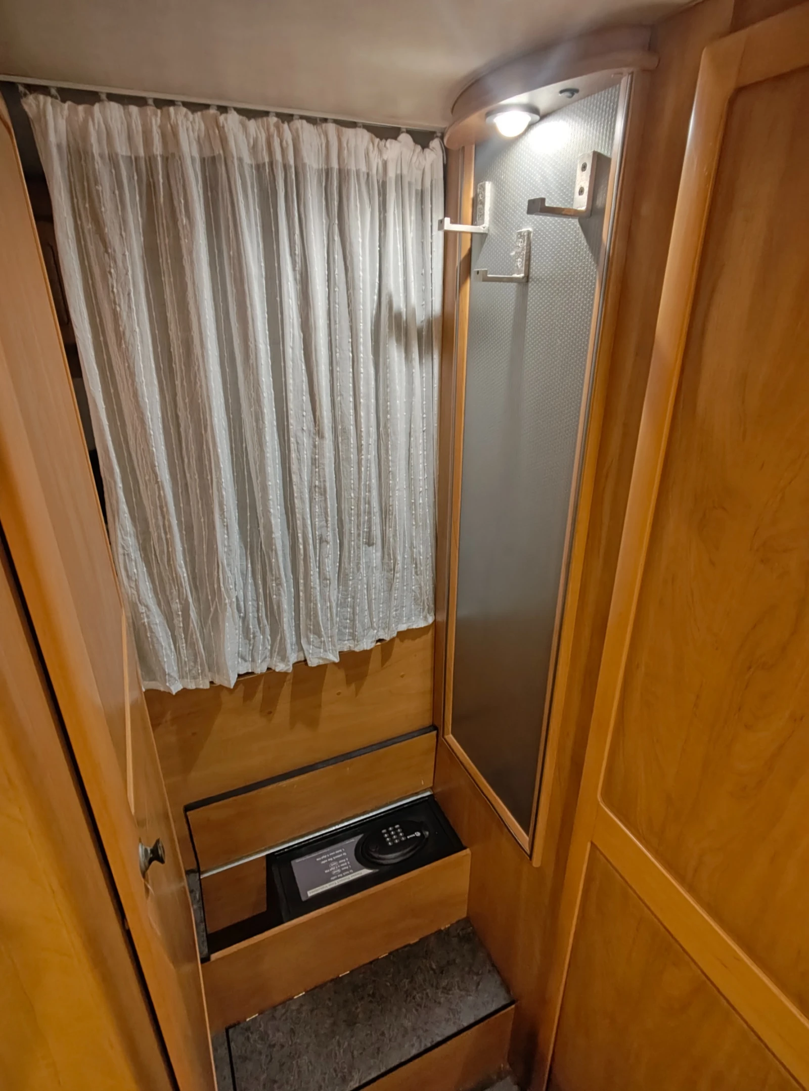 Кемпер HYMER / ERIBA B 524, снимка 14 - Каравани и кемпери - 54948140