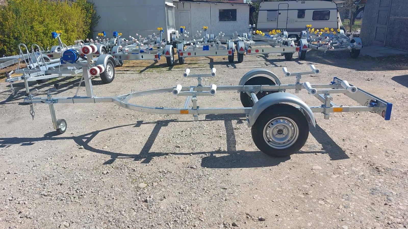   Venitrailers    3, 30  | Mobile.bg   2