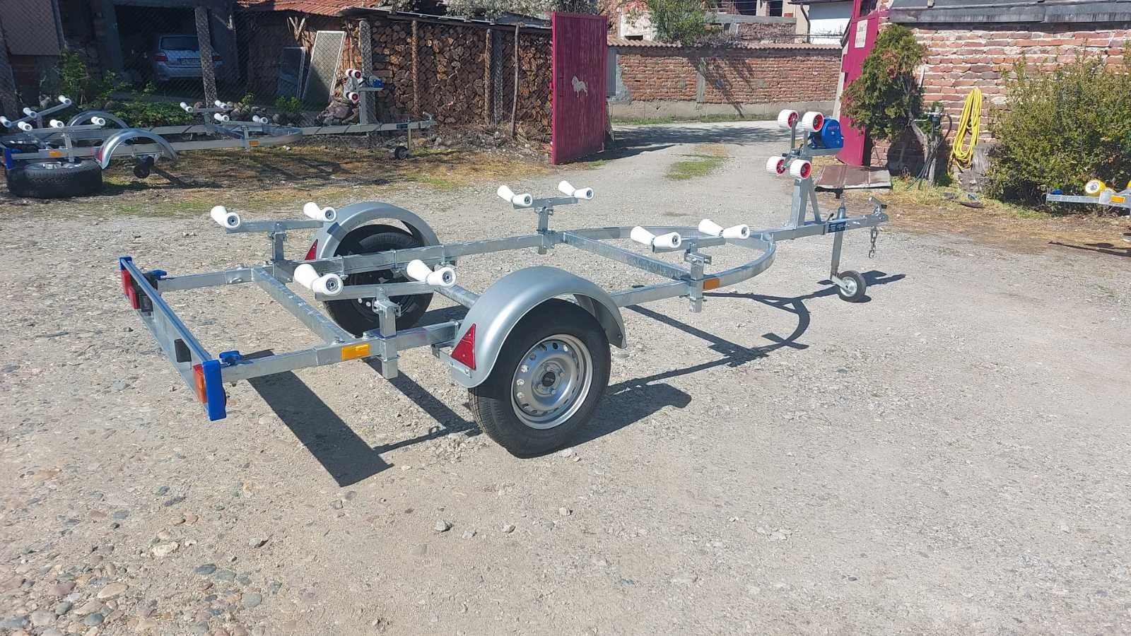   Venitrailers    3, 30  | Mobile.bg   4