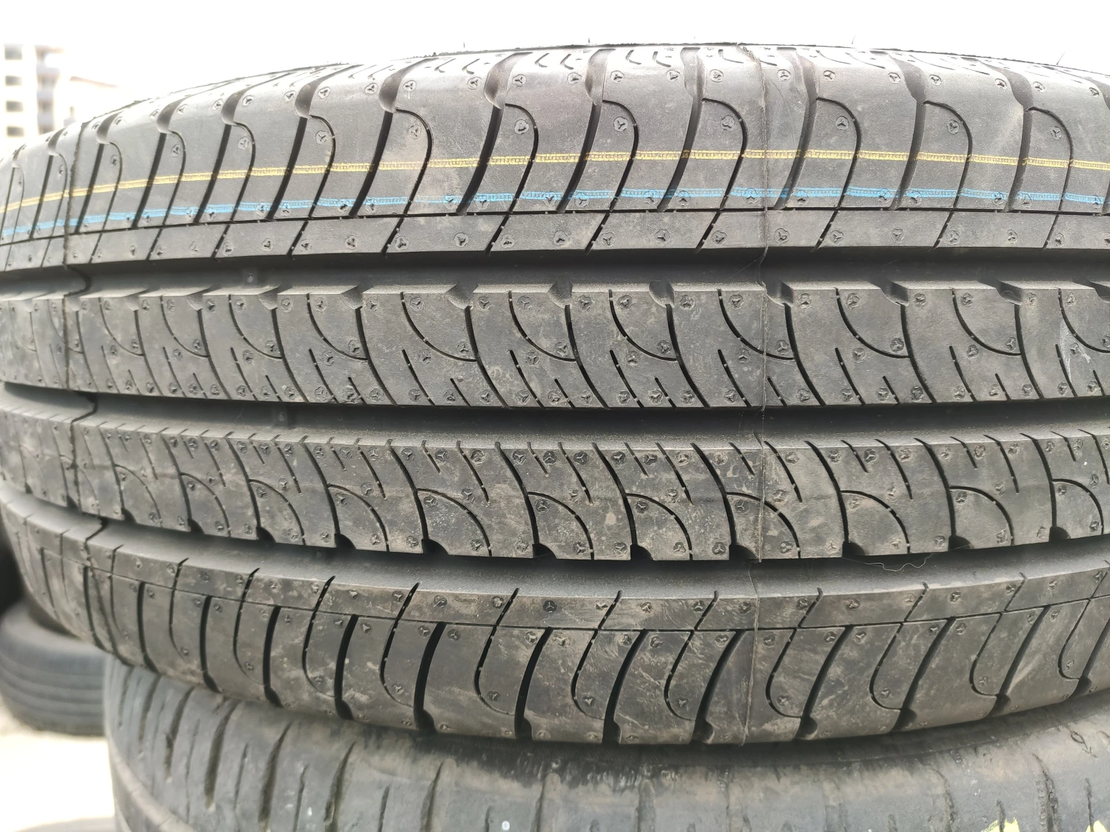 Гуми Летни 215/65R16, снимка 2 - Гуми и джанти - 54635058