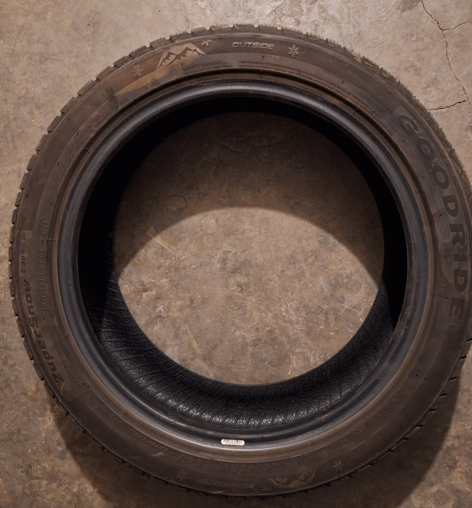 Гуми Зимни 225/45R17, снимка 3 - Гуми и джанти - 54721248