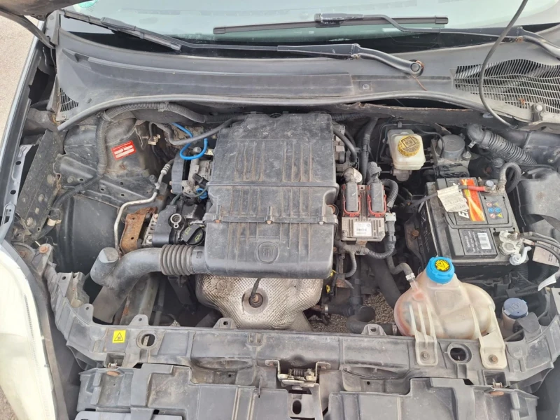 Fiat Punto 1, 4 i Klima, снимка 9 - Автомобили и джипове - 48764835