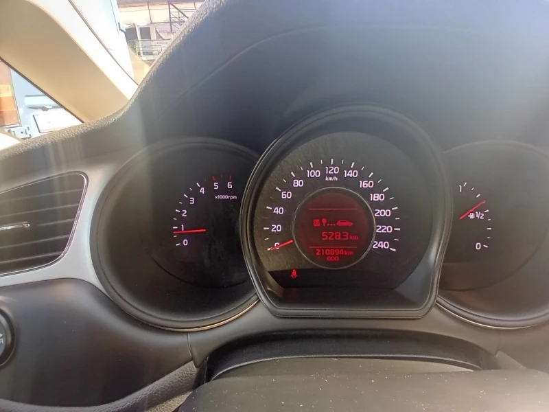 Kia Ceed 1.6 crdi euro 5, снимка 6 - Автомобили и джипове - 49032766