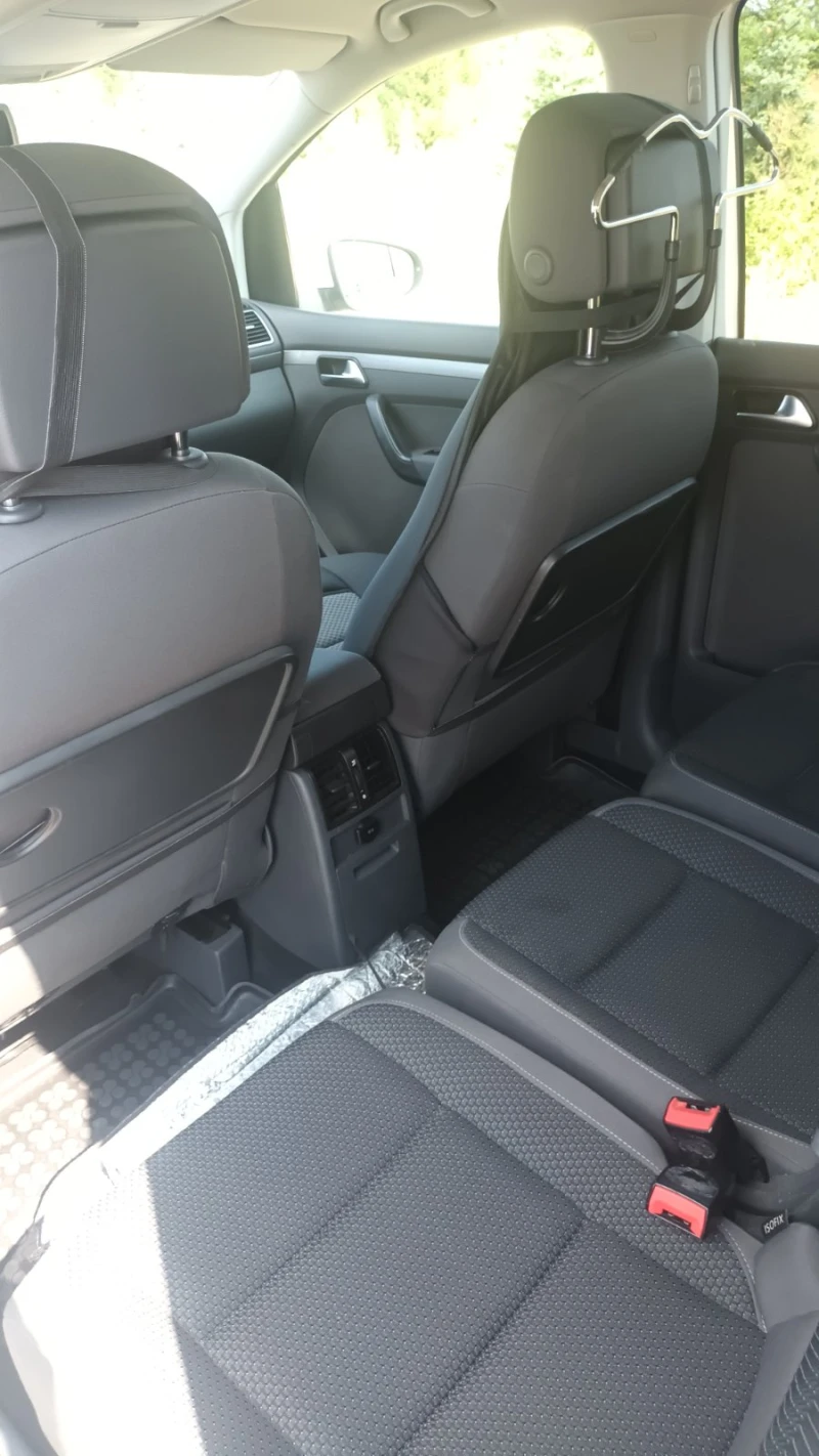 VW Touran 1.6, снимка 7 - Автомобили и джипове - 52566561