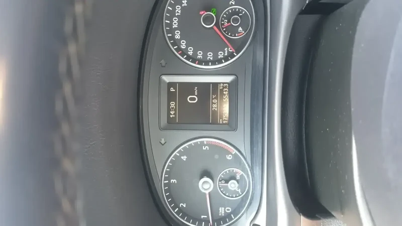 VW Touran 1.6, снимка 2 - Автомобили и джипове - 53013587