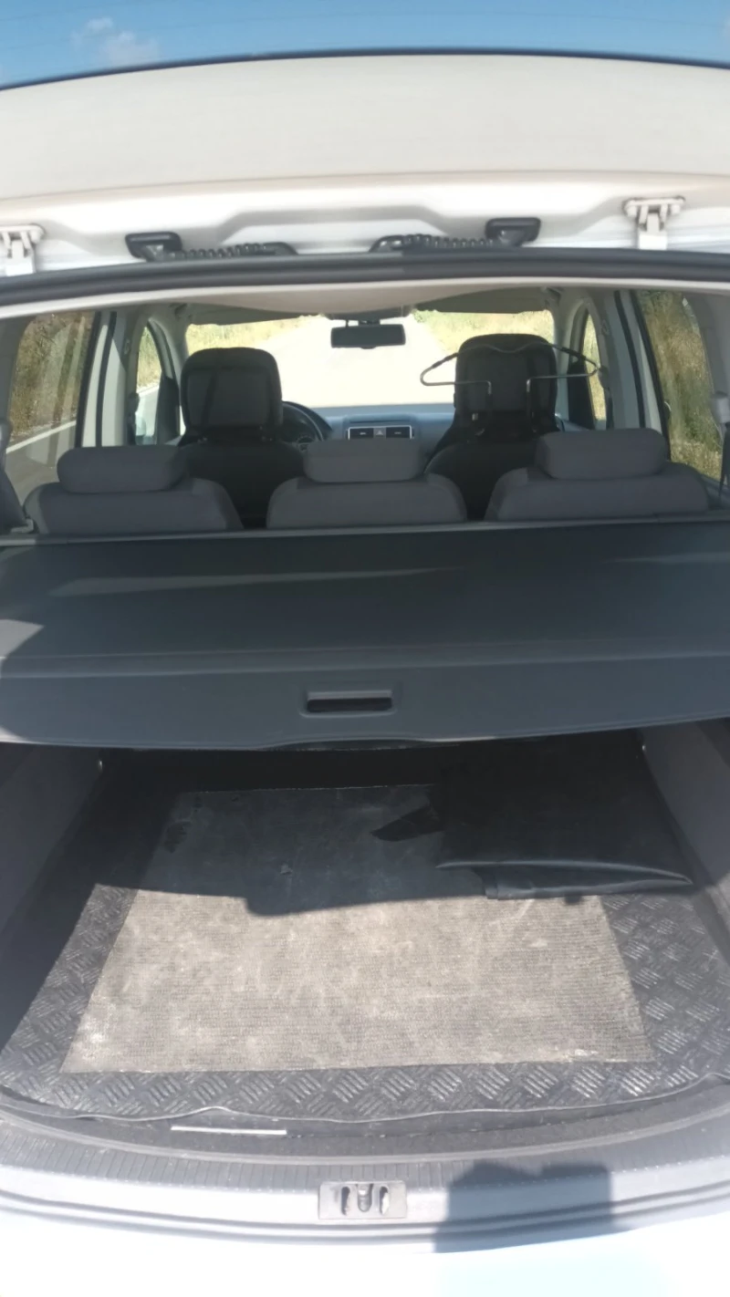 VW Touran 1.6, снимка 6 - Автомобили и джипове - 52566561