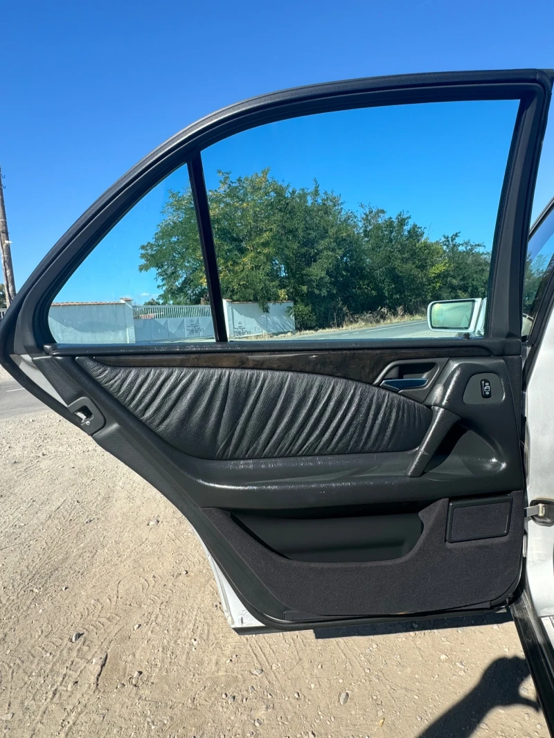 Mercedes-Benz E 250, снимка 13 - Автомобили и джипове - 53271787