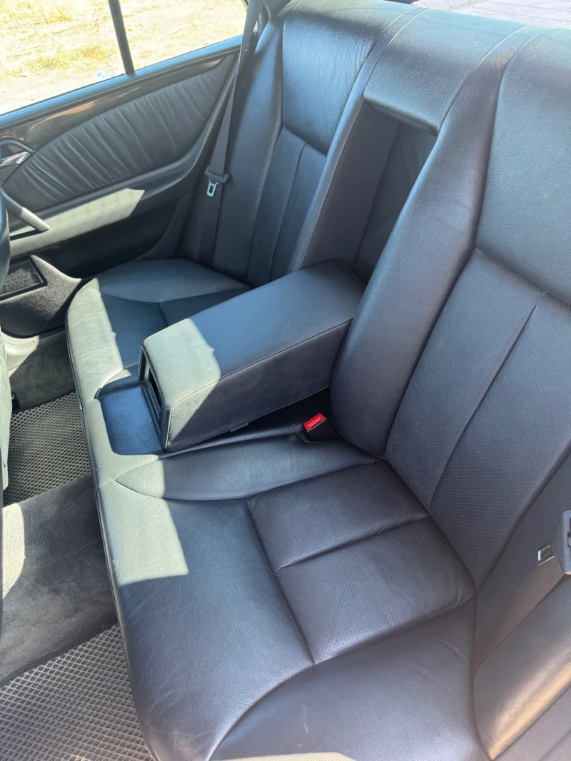 Mercedes-Benz E 250, снимка 11 - Автомобили и джипове - 53271787