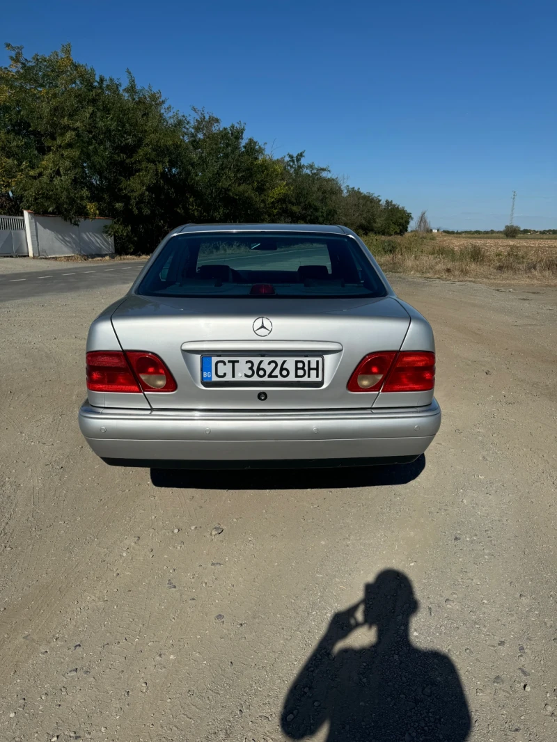 Mercedes-Benz E 250, снимка 5 - Автомобили и джипове - 53271787