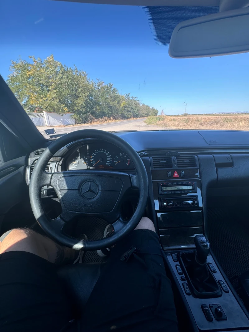 Mercedes-Benz E 250, снимка 9 - Автомобили и джипове - 53271787
