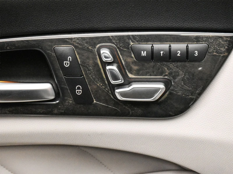 Mercedes-Benz CLS 400 AMG * * CLEAN CARFAX * * АВТО КРЕДИТ * * , снимка 13 - Автомобили и джипове - 53225117