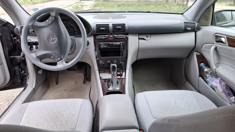 Mercedes-Benz C 220, снимка 10 - Автомобили и джипове - 53353612