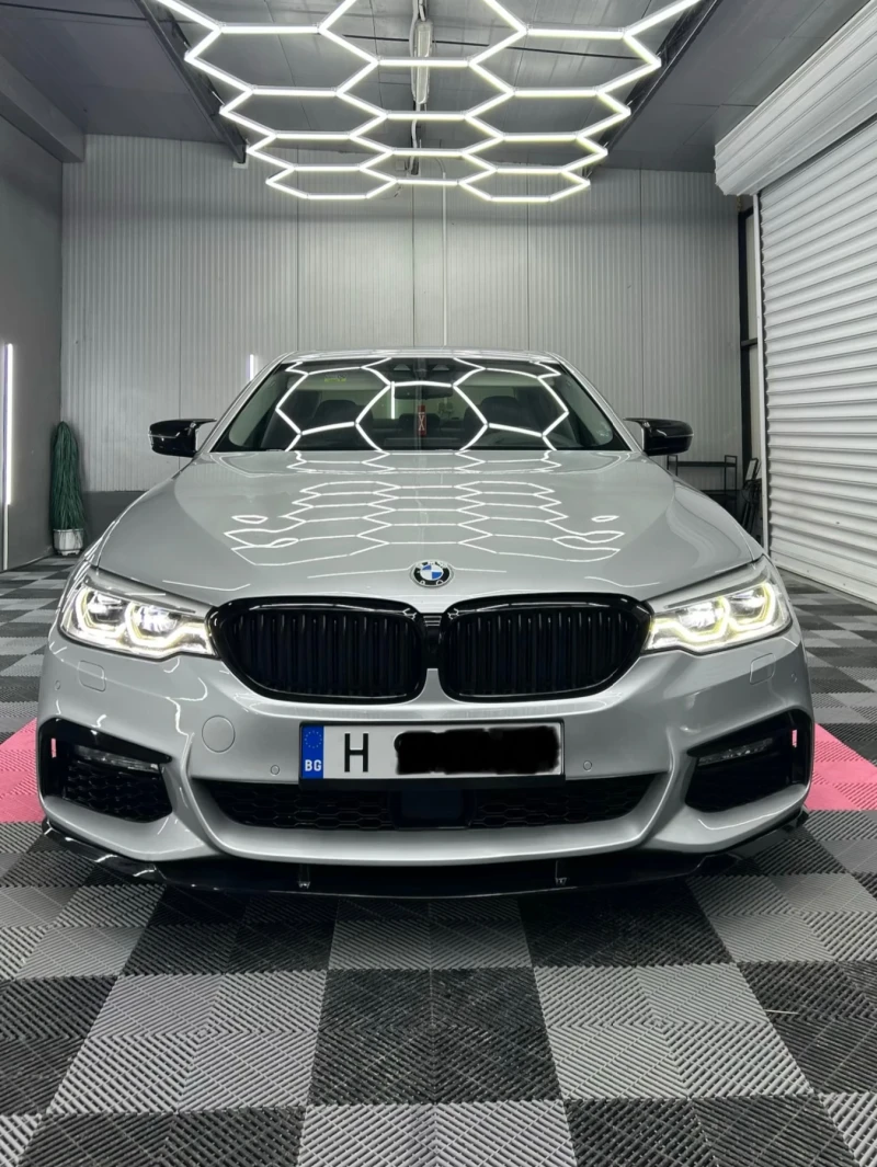 BMW 530 d ///M* HUD* DISTR+ * HK* ОБДУХВАНЕ, снимка 2 - Автомобили и джипове - 53389878