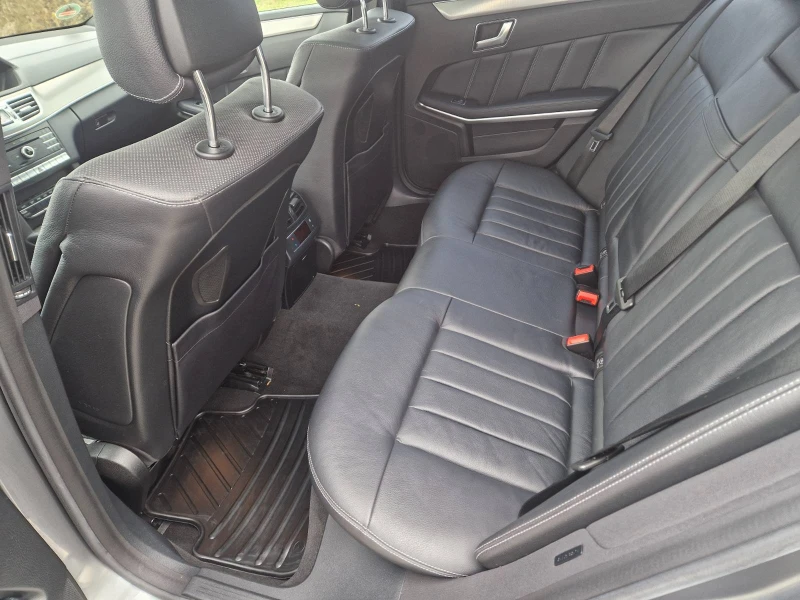Mercedes-Benz E 320 4Matic AMG Avangarde, снимка 14 - Автомобили и джипове - 53510950