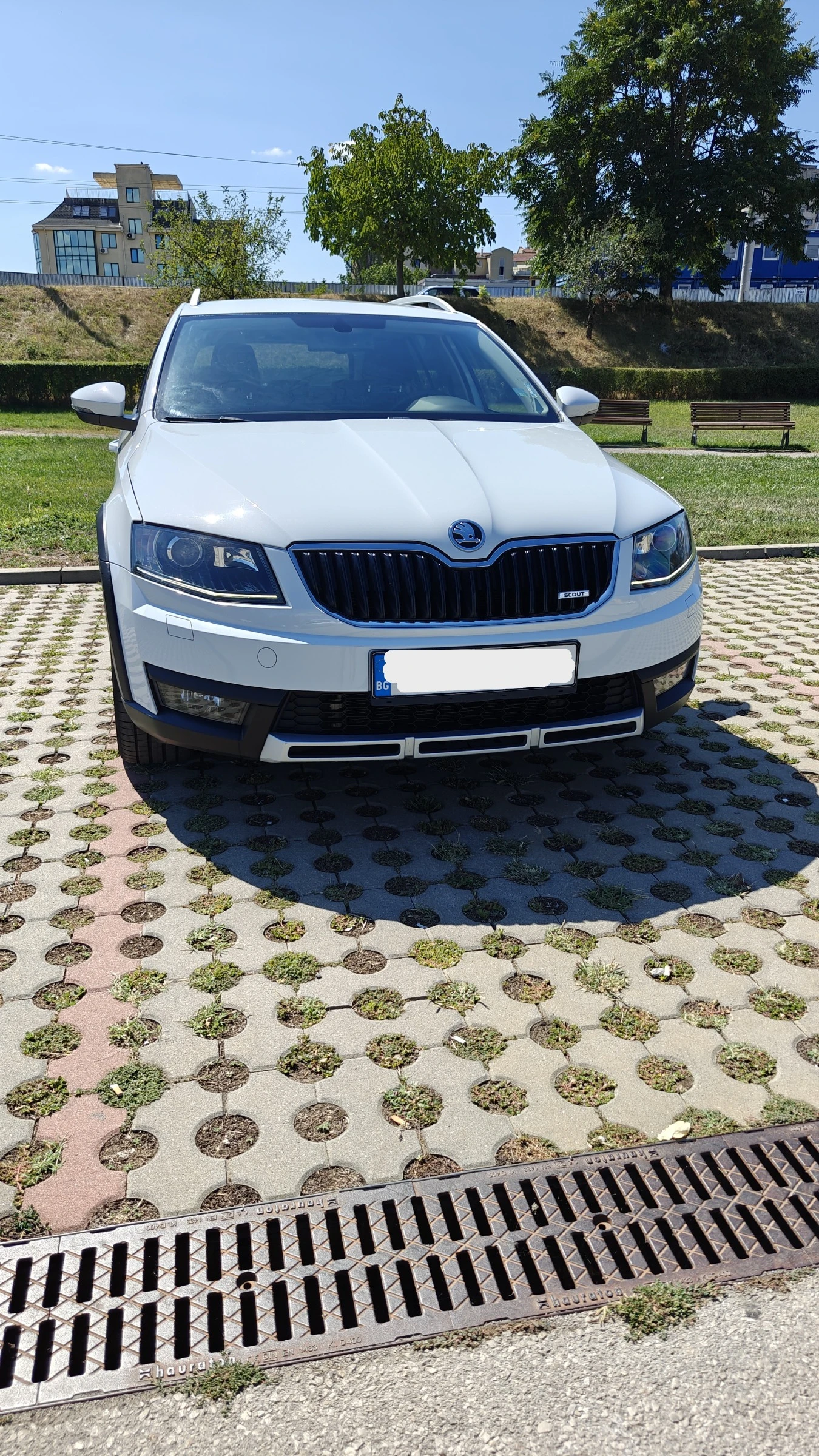 Skoda Octavia Scout 2.0 TDI 4x4 - изображение 3