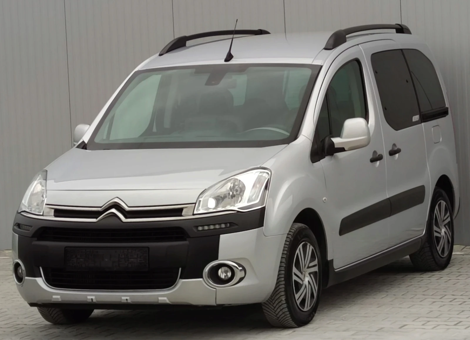 Citroen Berlingo 1.6HDI* 99к.с* XTR* , снимка 3 - Автомобили и джипове - 53930054