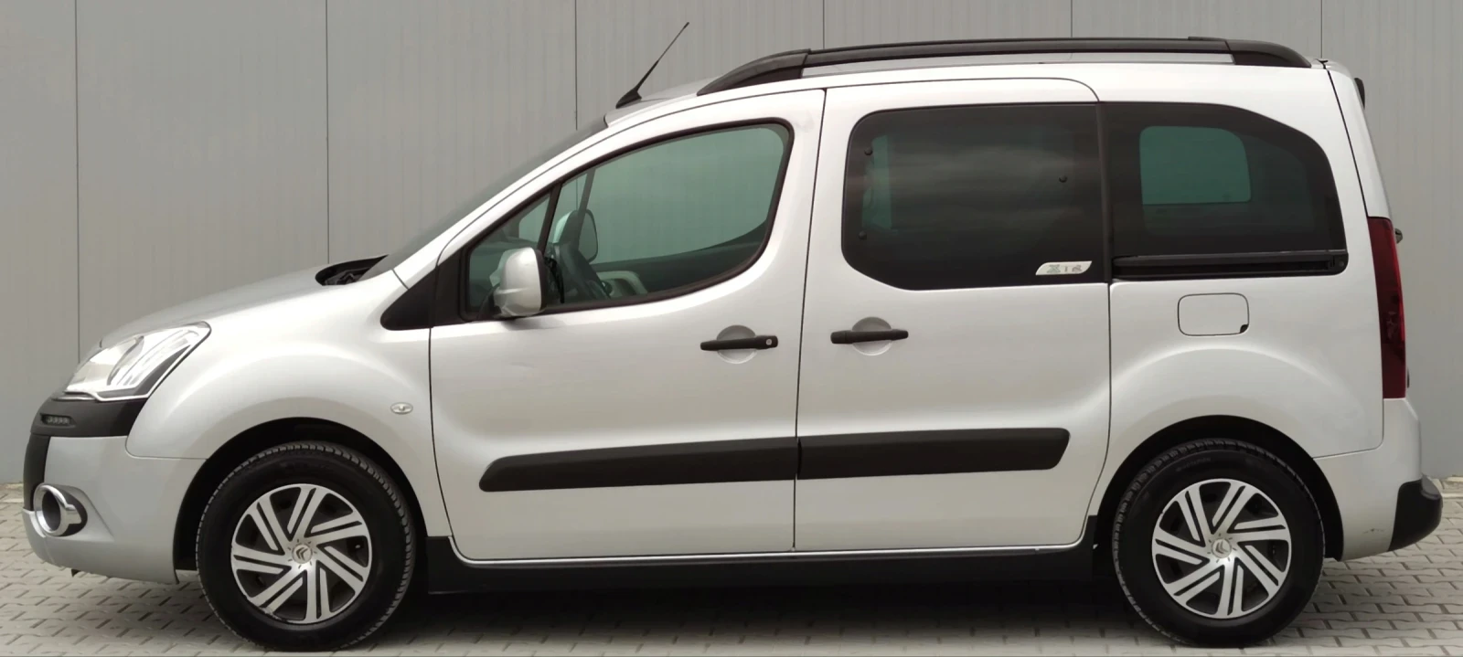 Citroen Berlingo 1.6HDI* 99к.с* XTR* , снимка 8 - Автомобили и джипове - 53930054