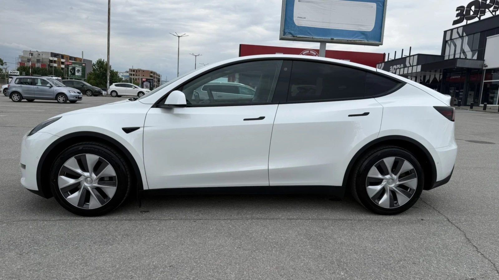 Tesla Model Y LONG RANGE DUAL MOTOR НАЛИЧНА ЗА ОГЛЕД, снимка 4 - Автомобили и джипове - 55176688
