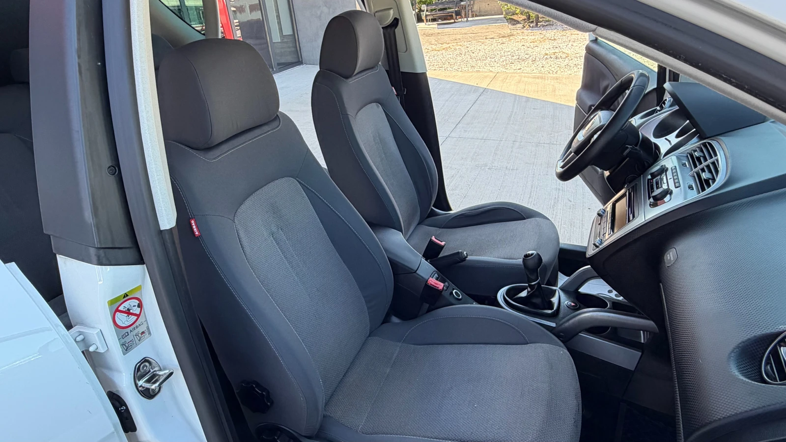 Seat Altea 1.6 tdi, снимка 13 - Автомобили и джипове - 54819863