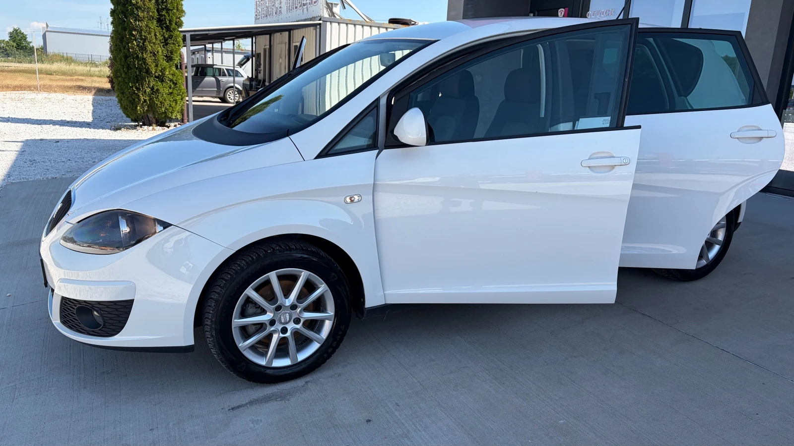 Seat Altea 1.6 tdi, снимка 2 - Автомобили и джипове - 54819863