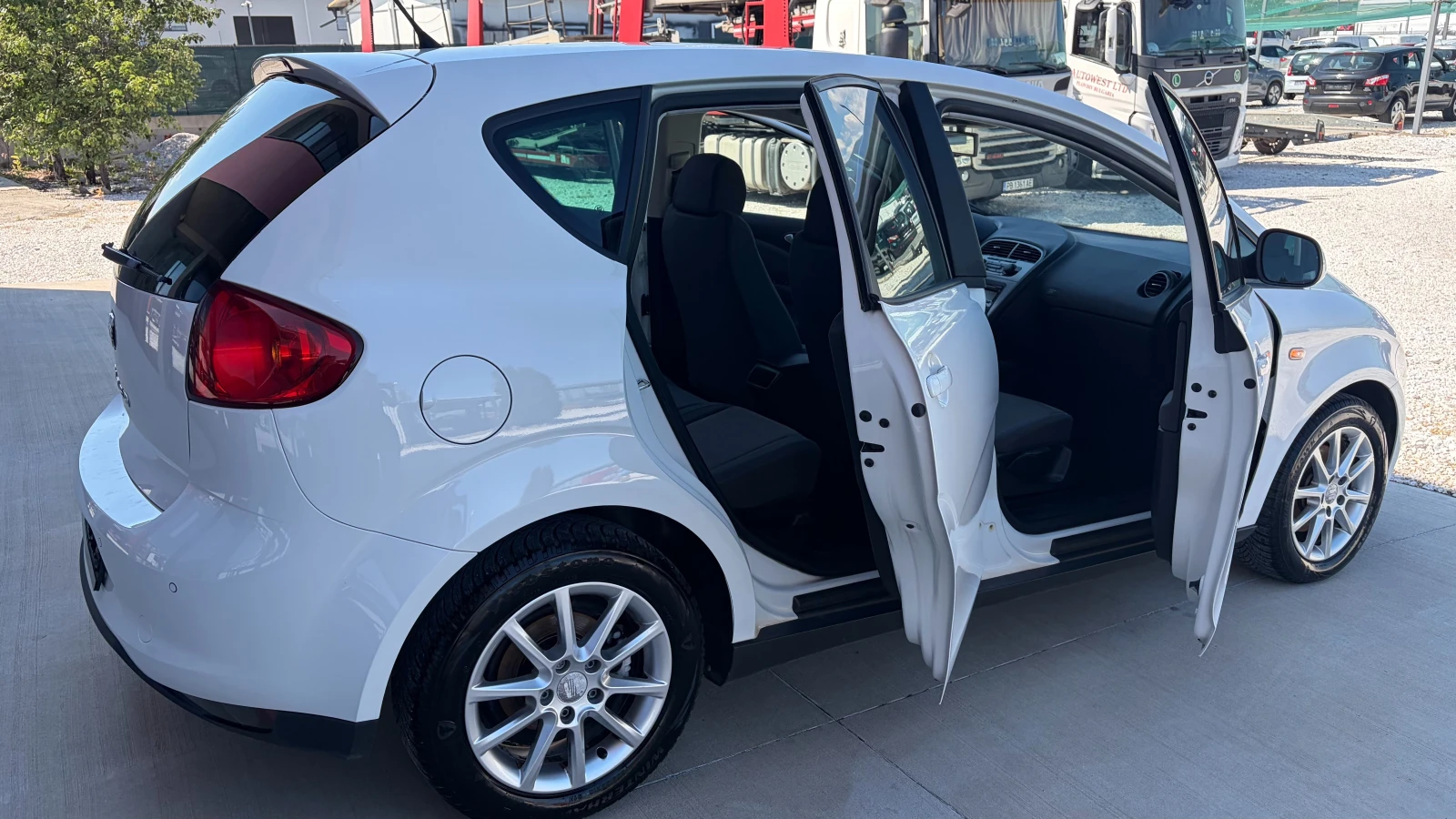 Seat Altea 1.6 tdi, снимка 4 - Автомобили и джипове - 54819863