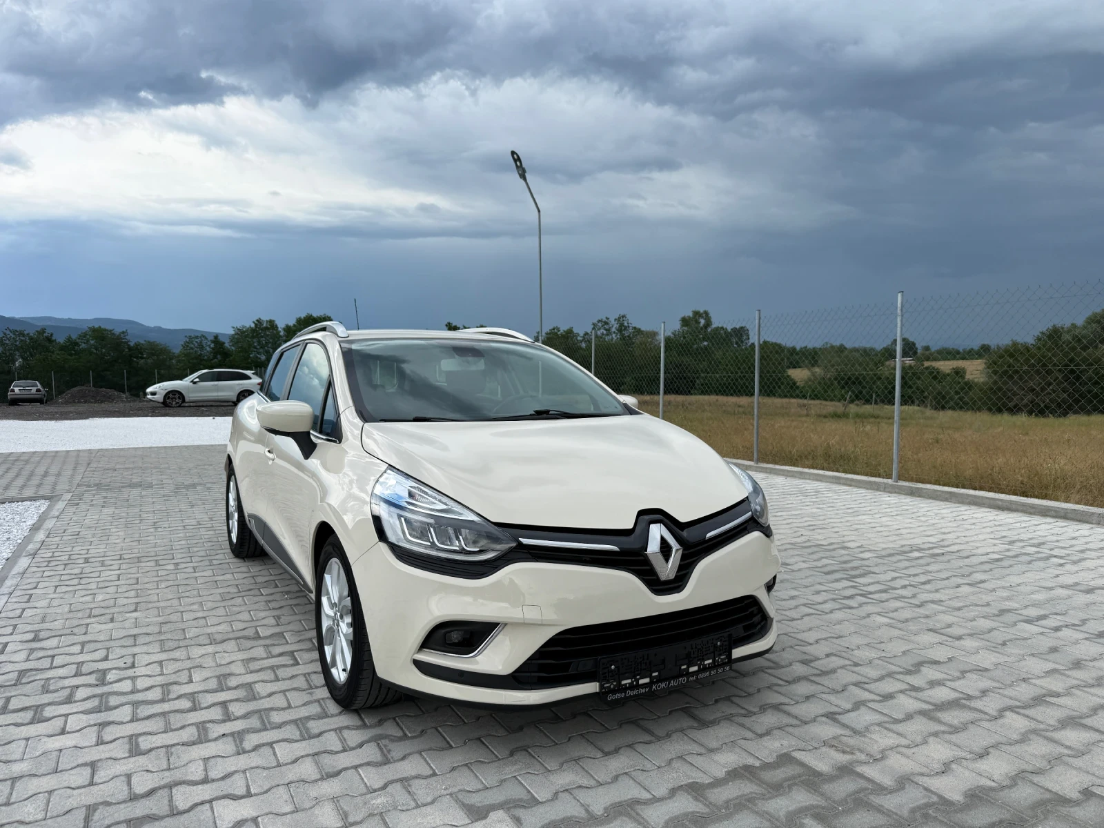 Renault Clio 1.5 DCI FULL LED NAVI, снимка 8 - Автомобили и джипове - 54875790