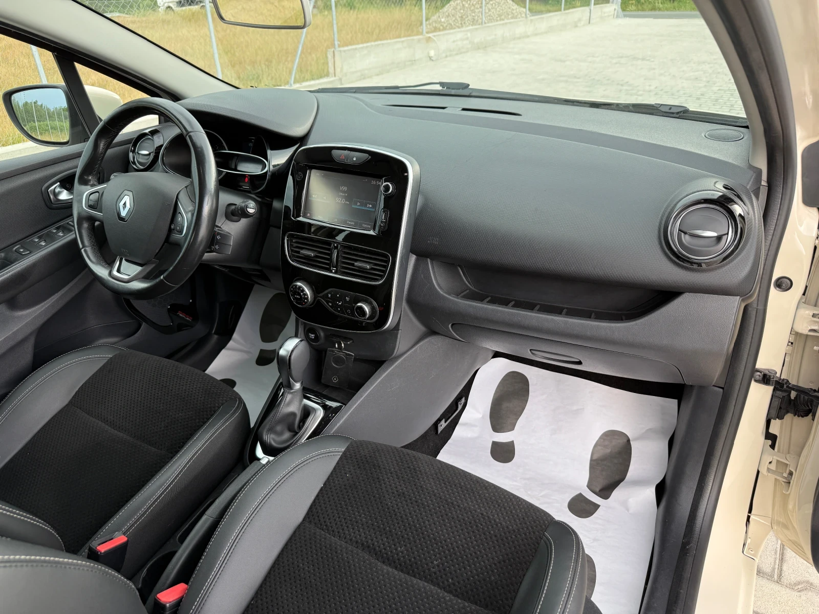 Renault Clio 1.5 DCI FULL LED NAVI, снимка 13 - Автомобили и джипове - 54875790