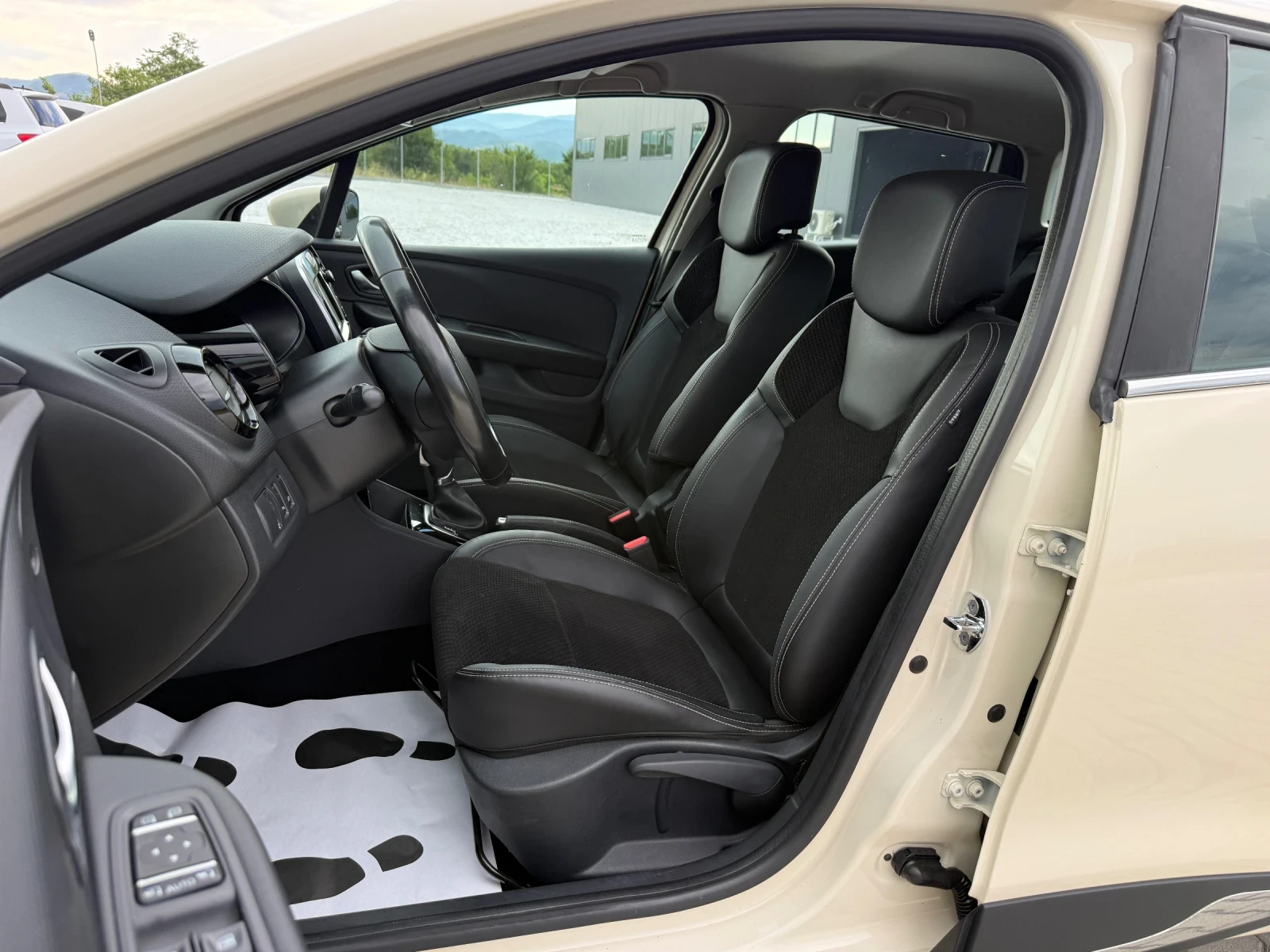 Renault Clio 1.5 DCI FULL LED NAVI, снимка 11 - Автомобили и джипове - 54875790