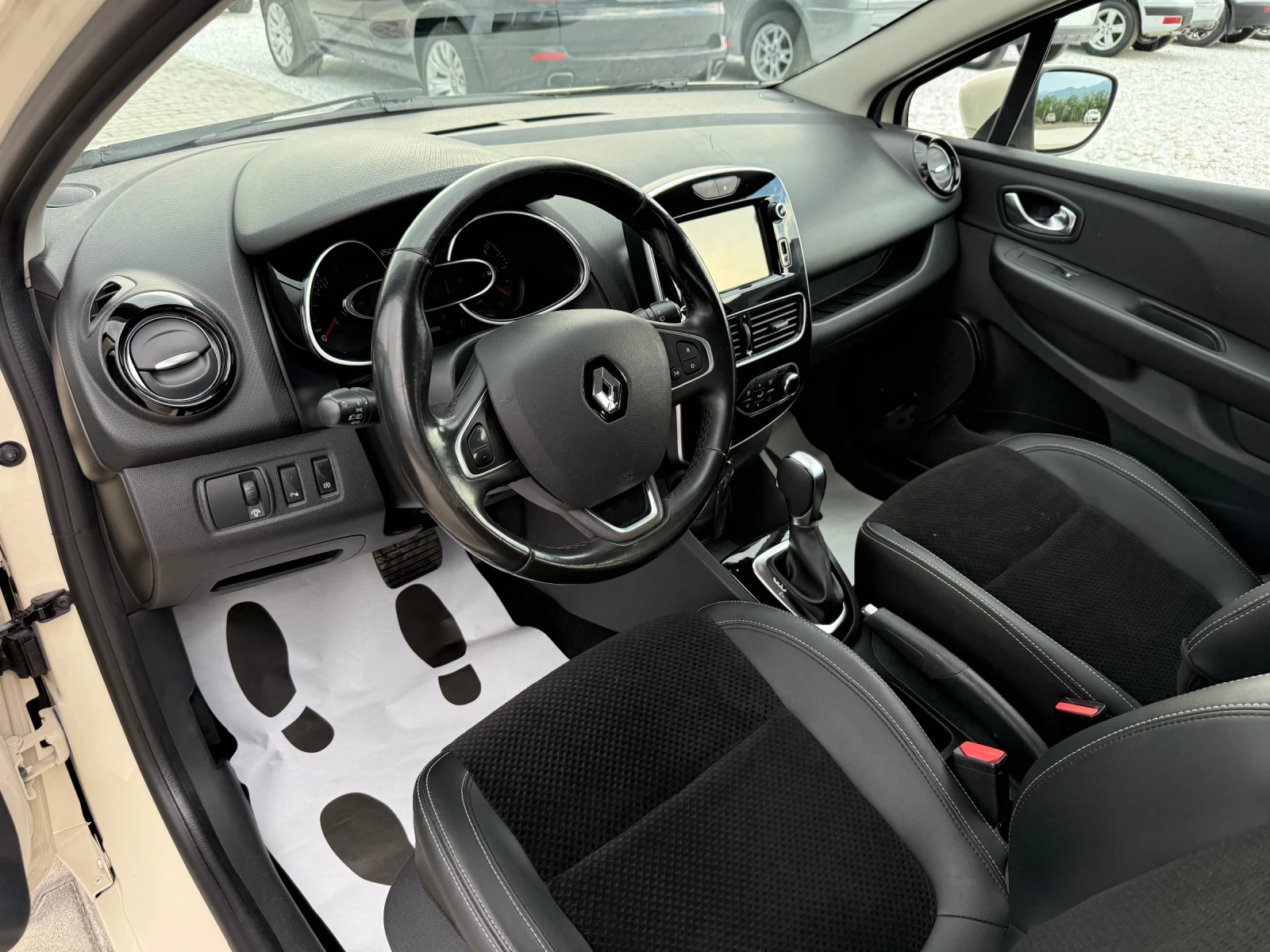 Renault Clio 1.5 DCI FULL LED NAVI, снимка 10 - Автомобили и джипове - 54875790