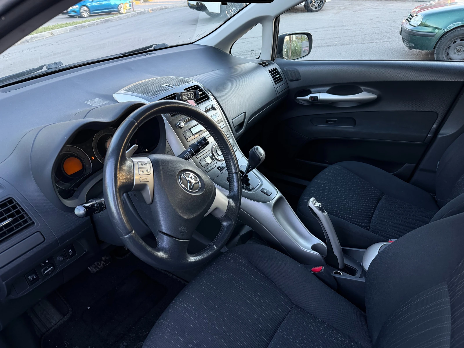 Toyota Auris, снимка 7 - Автомобили и джипове - 54946999