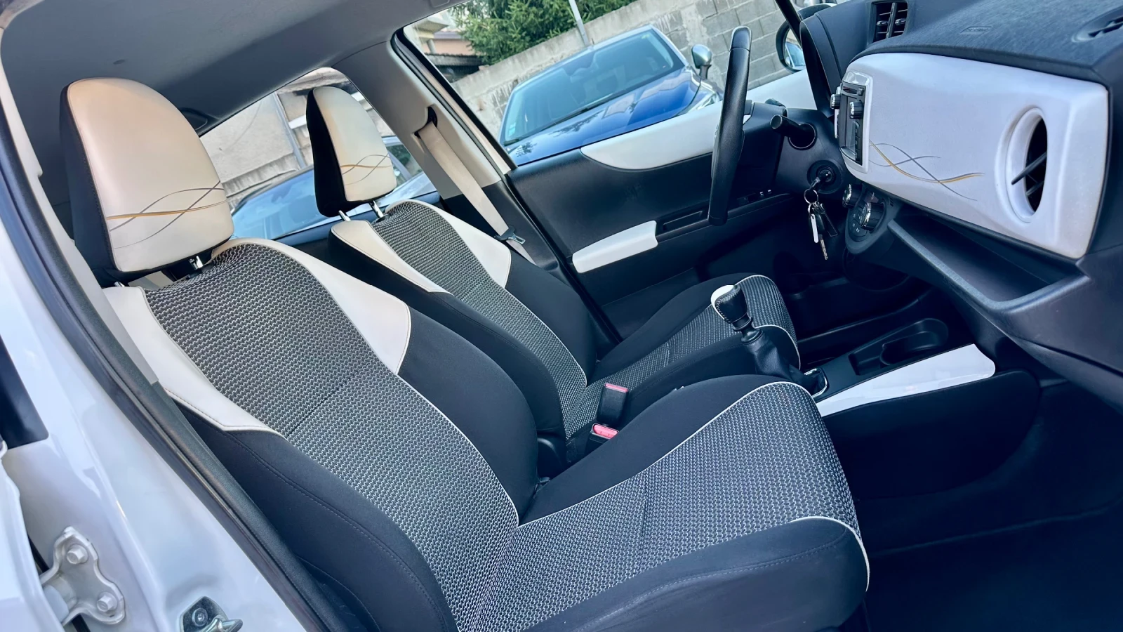 Toyota Yaris 1.4d4d 6-скор. Камера! Кожа! Нави!, снимка 13 - Автомобили и джипове - 54954702