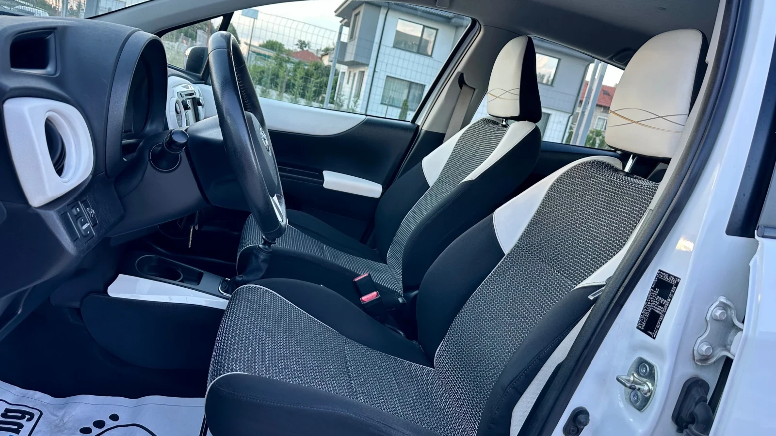 Toyota Yaris 1.4d4d 6-скор. Камера! Кожа! Нави!, снимка 9 - Автомобили и джипове - 54954702