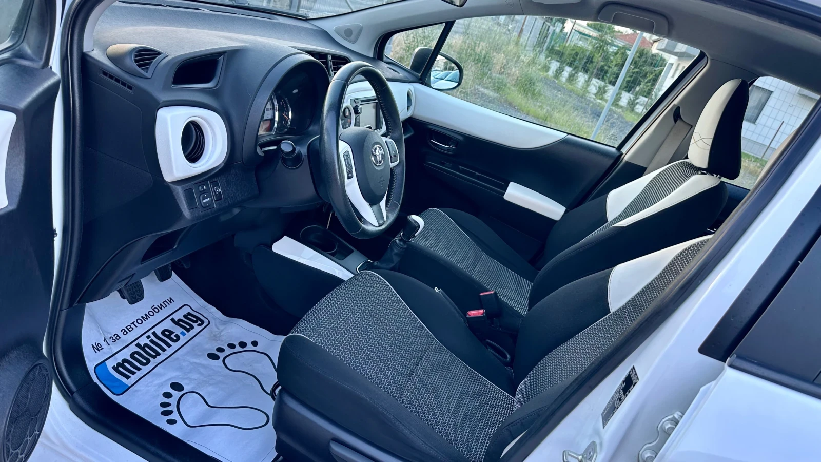 Toyota Yaris 1.4d4d 6-скор. Камера! Кожа! Нави!, снимка 10 - Автомобили и джипове - 54954702