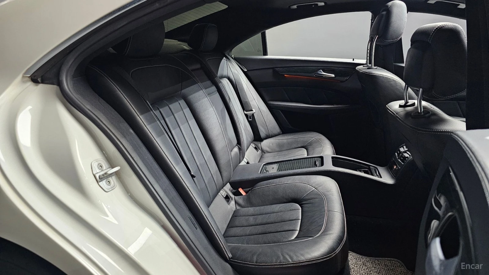 Mercedes-Benz CLS 400 AMG* ПОДГРЕВ* ОБДУХВАНЕ* ШИБИДАХ* 360* , снимка 11 - Автомобили и джипове - 55614635