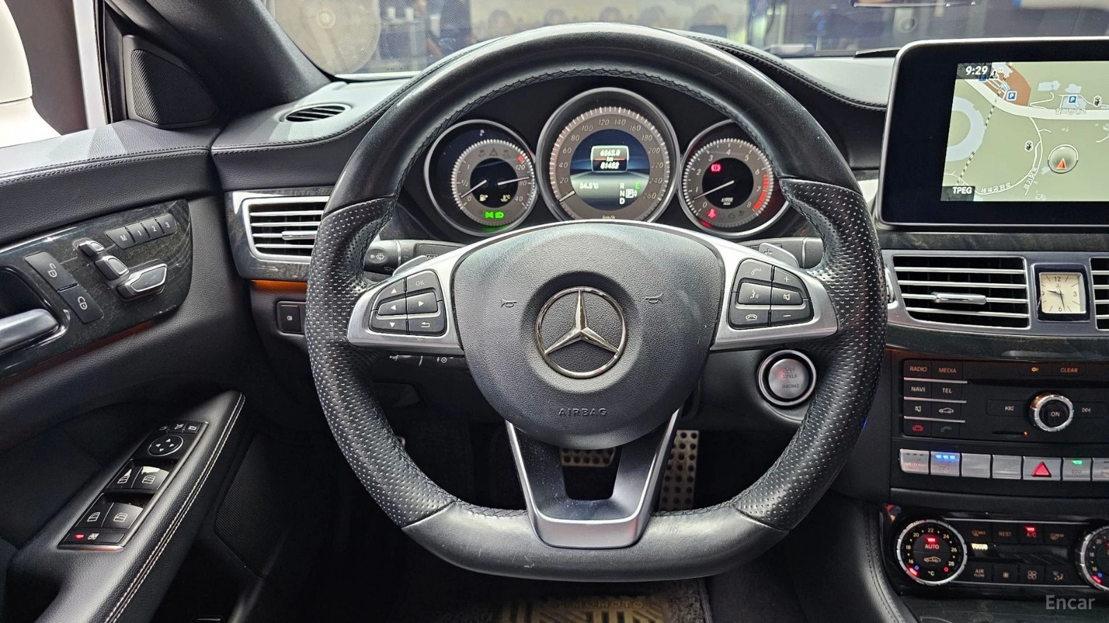 Mercedes-Benz CLS 400 AMG* ПОДГРЕВ* ОБДУХВАНЕ* ШИБИДАХ* 360* , снимка 13 - Автомобили и джипове - 55614635