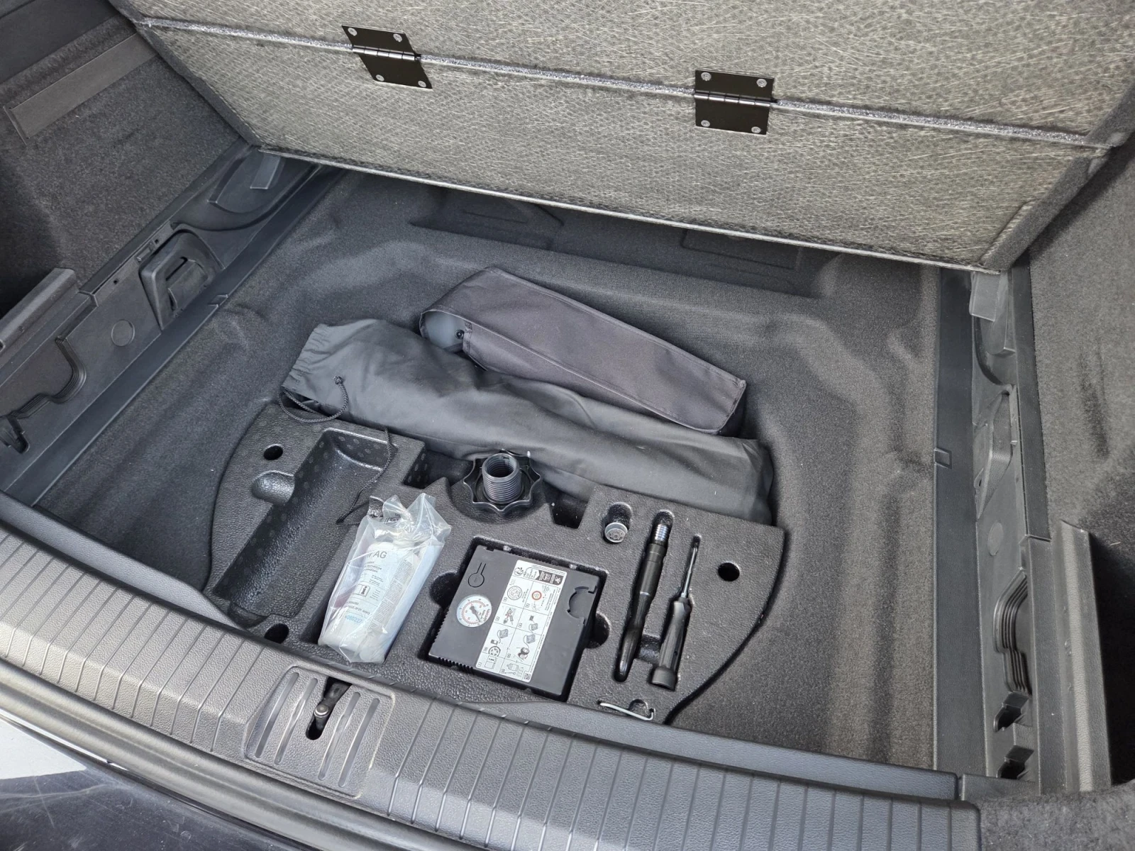 VW Touran, снимка 13 - Автомобили и джипове - 56316258