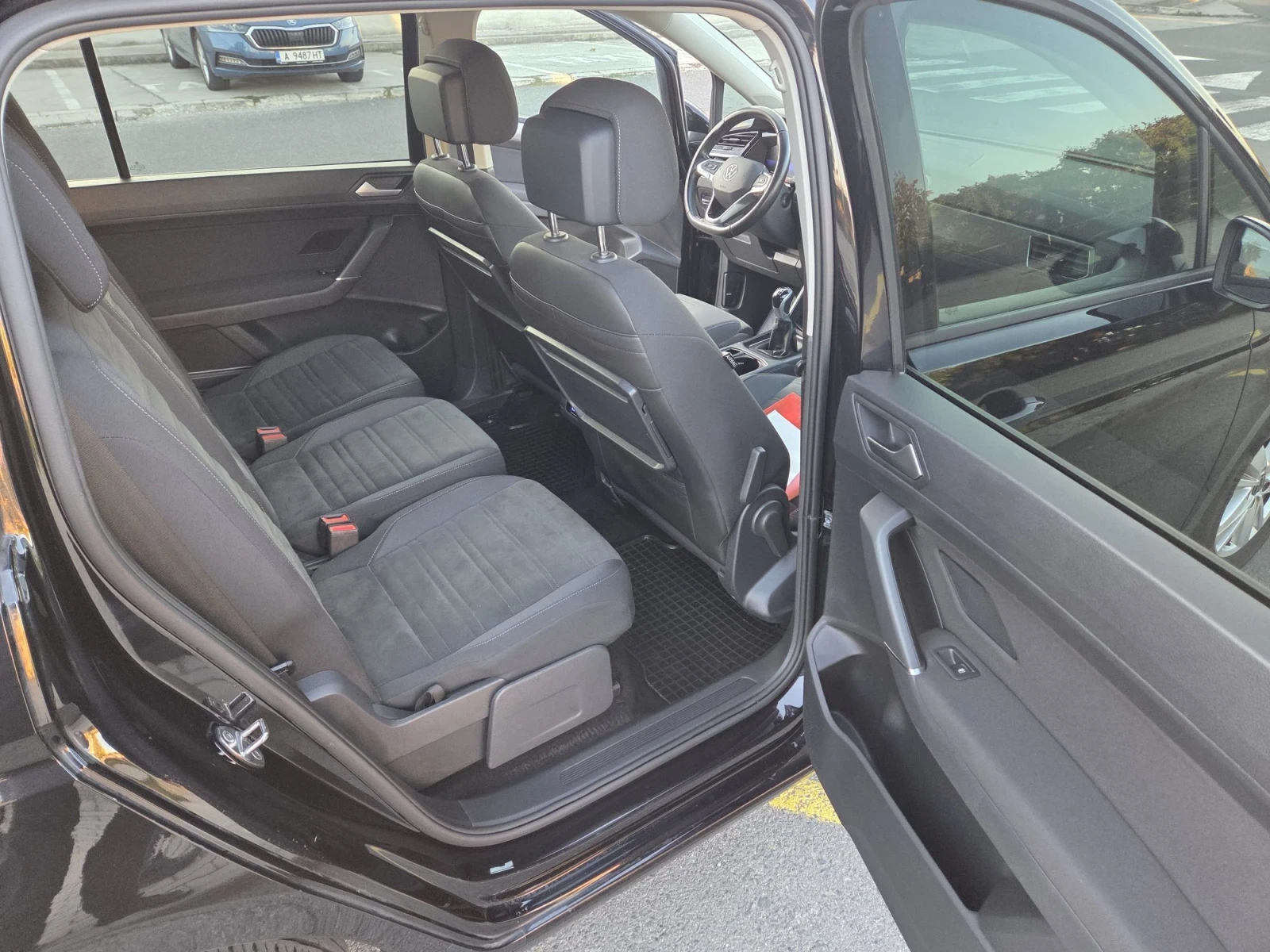 VW Touran, снимка 15 - Автомобили и джипове - 56316258