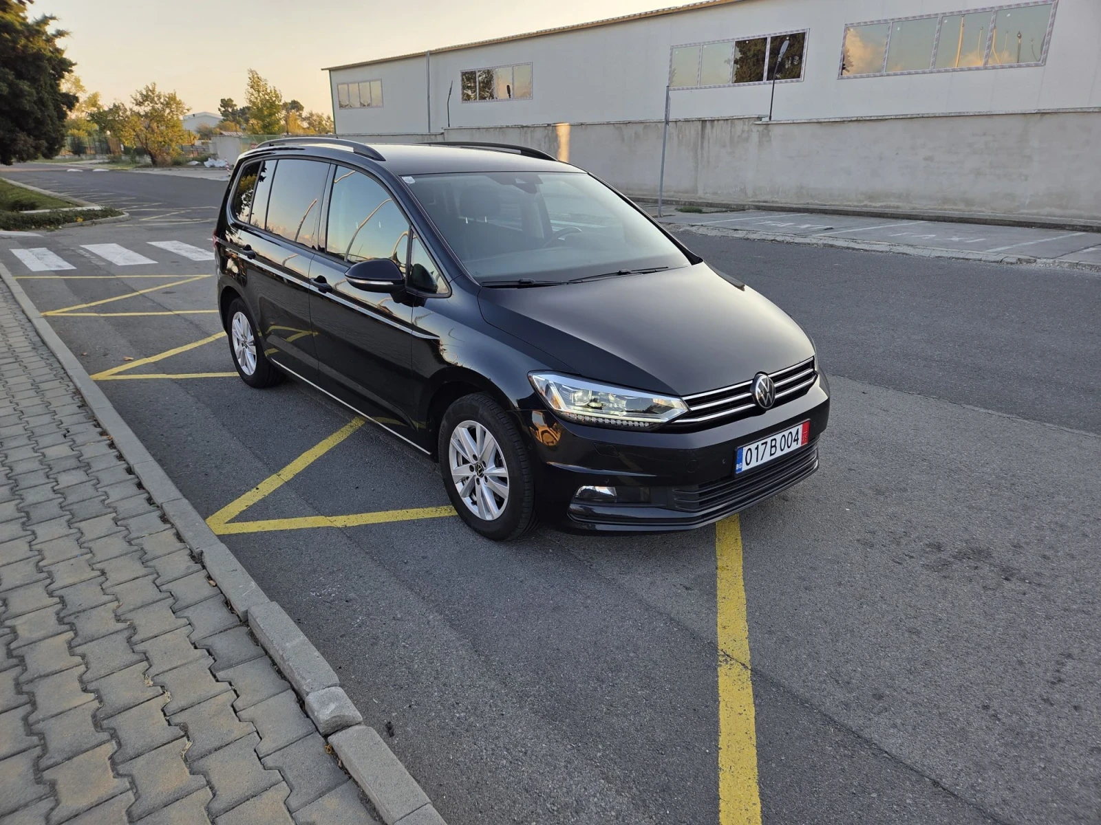 VW Touran, снимка 7 - Автомобили и джипове - 56316258