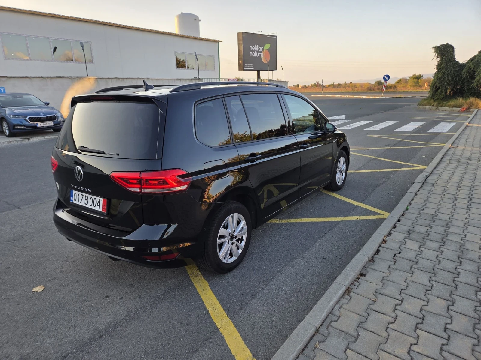 VW Touran, снимка 6 - Автомобили и джипове - 56316258