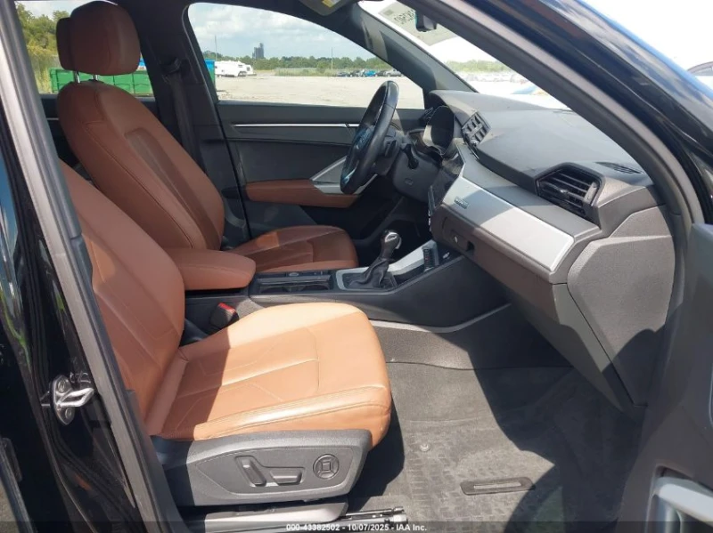 Audi Q3 PREMIUM, снимка 9 - Автомобили и джипове - 53259556