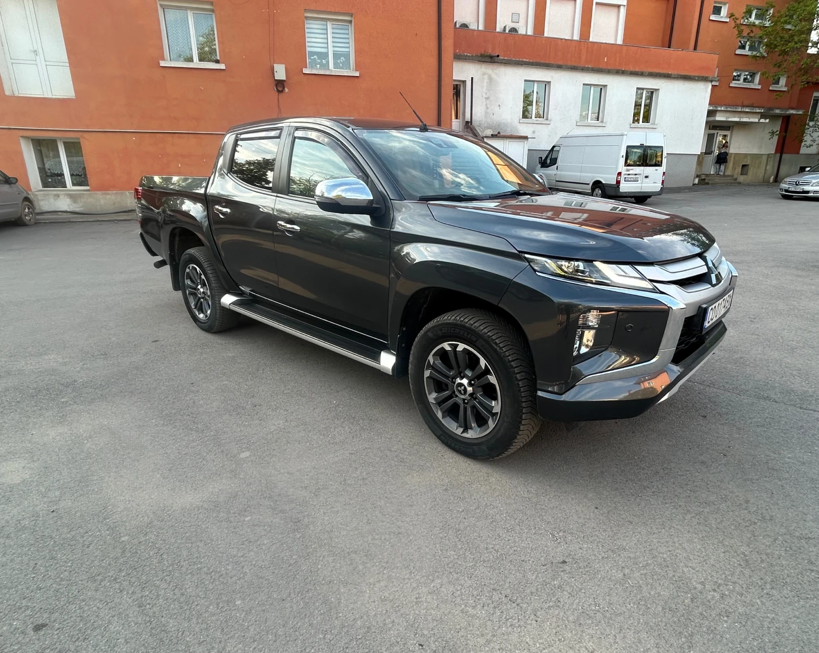 Mitsubishi L200 2.2 4х4, снимка 5 - Автомобили и джипове - 54415672