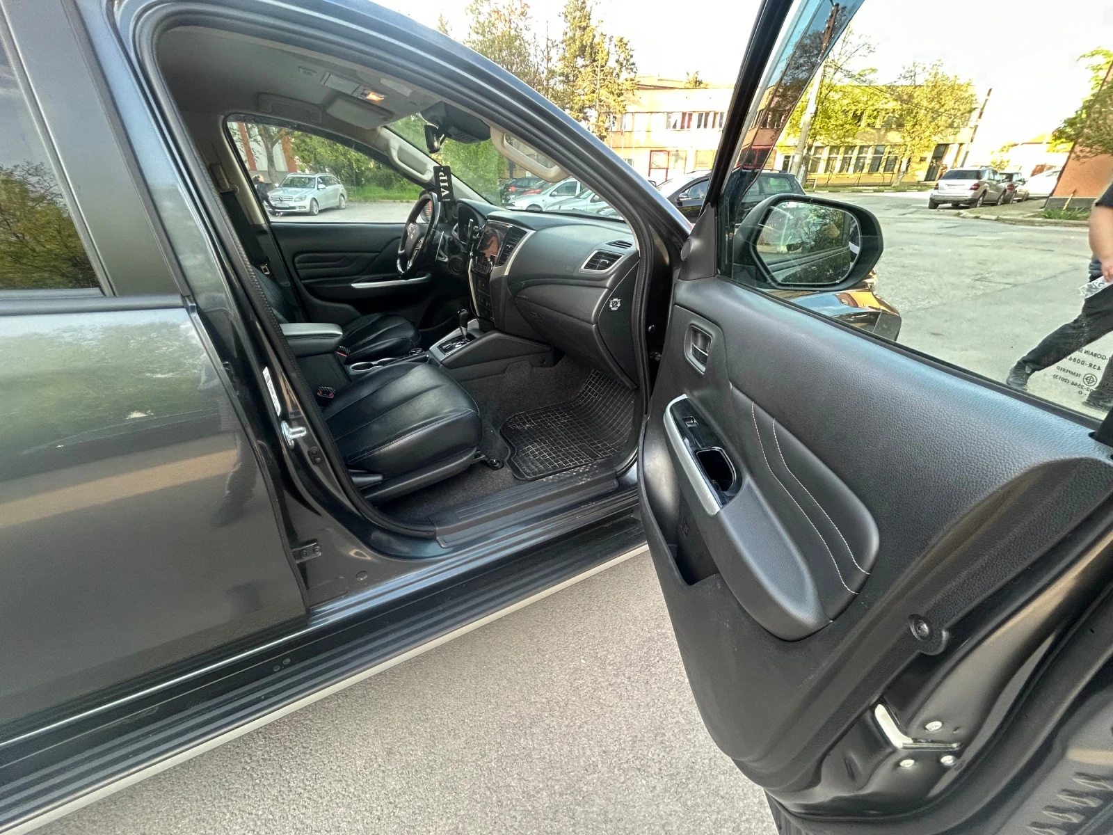 Mitsubishi L200 2.2 4х4, снимка 12 - Автомобили и джипове - 54415672