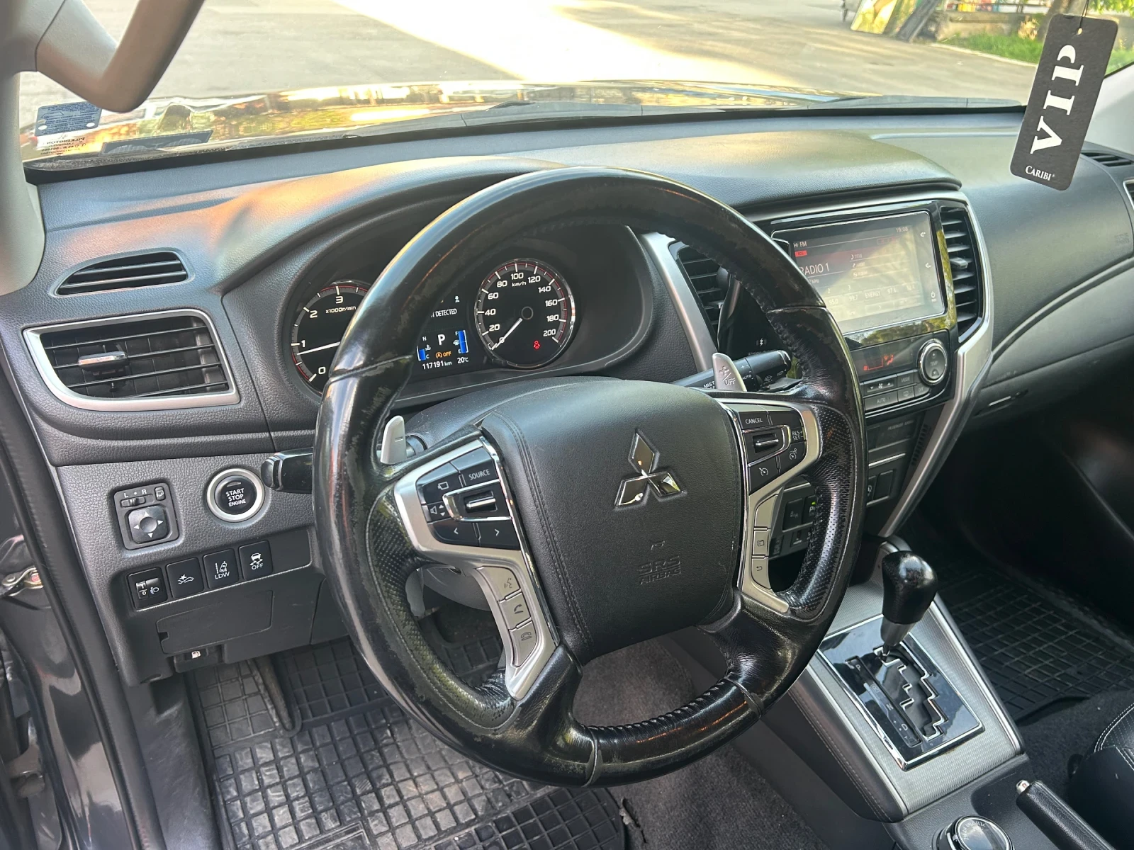 Mitsubishi L200 2.2 4х4, снимка 6 - Автомобили и джипове - 54415672