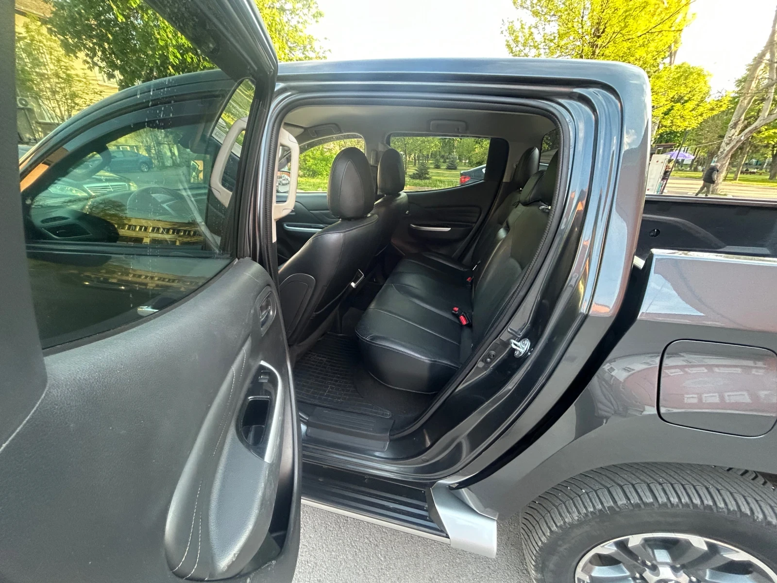 Mitsubishi L200 2.2 4х4, снимка 11 - Автомобили и джипове - 54415672