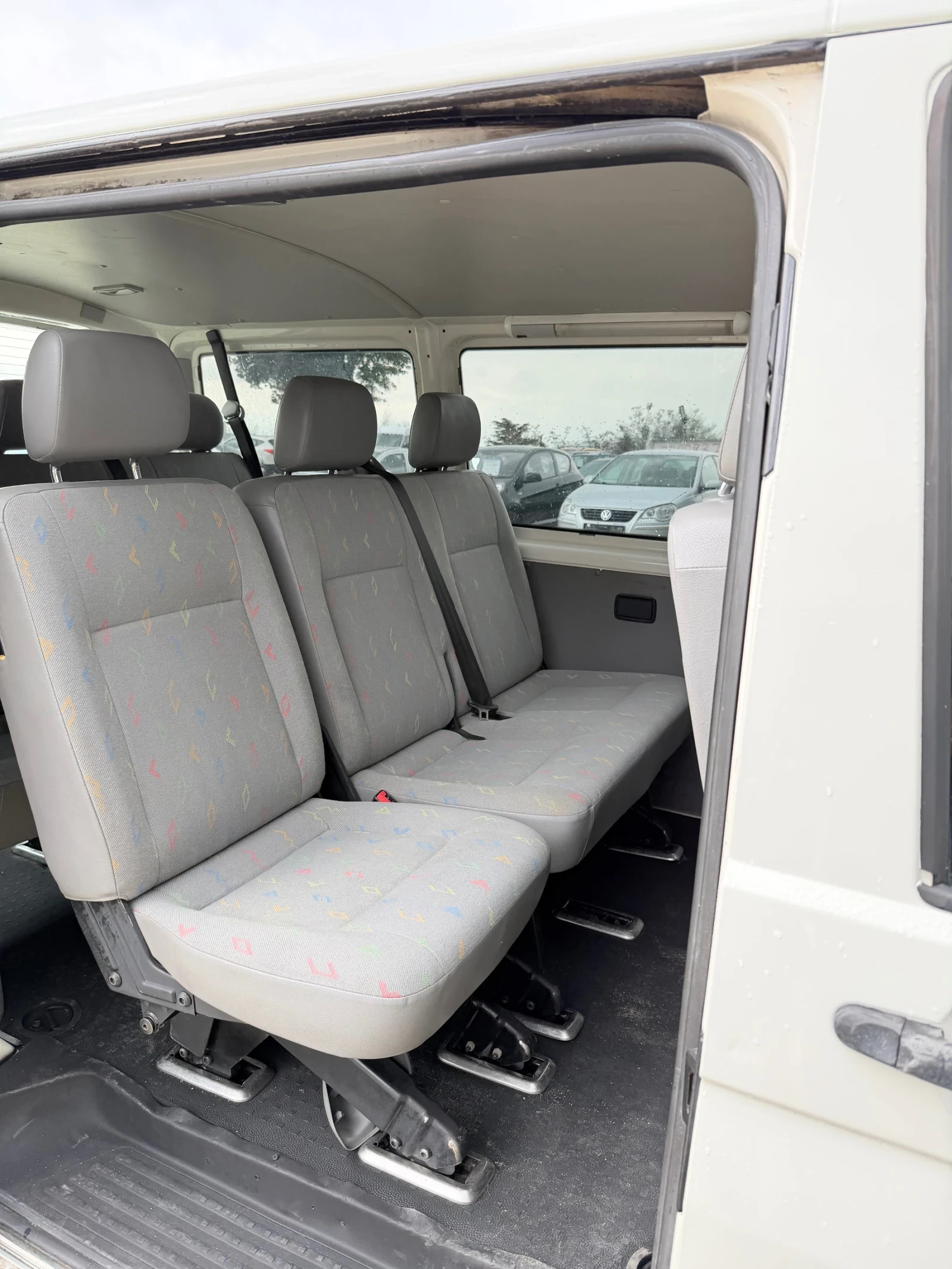 VW Transporter 1.9 TDI климатик 8+ 1, снимка 6 - Бусове и автобуси - 54359366