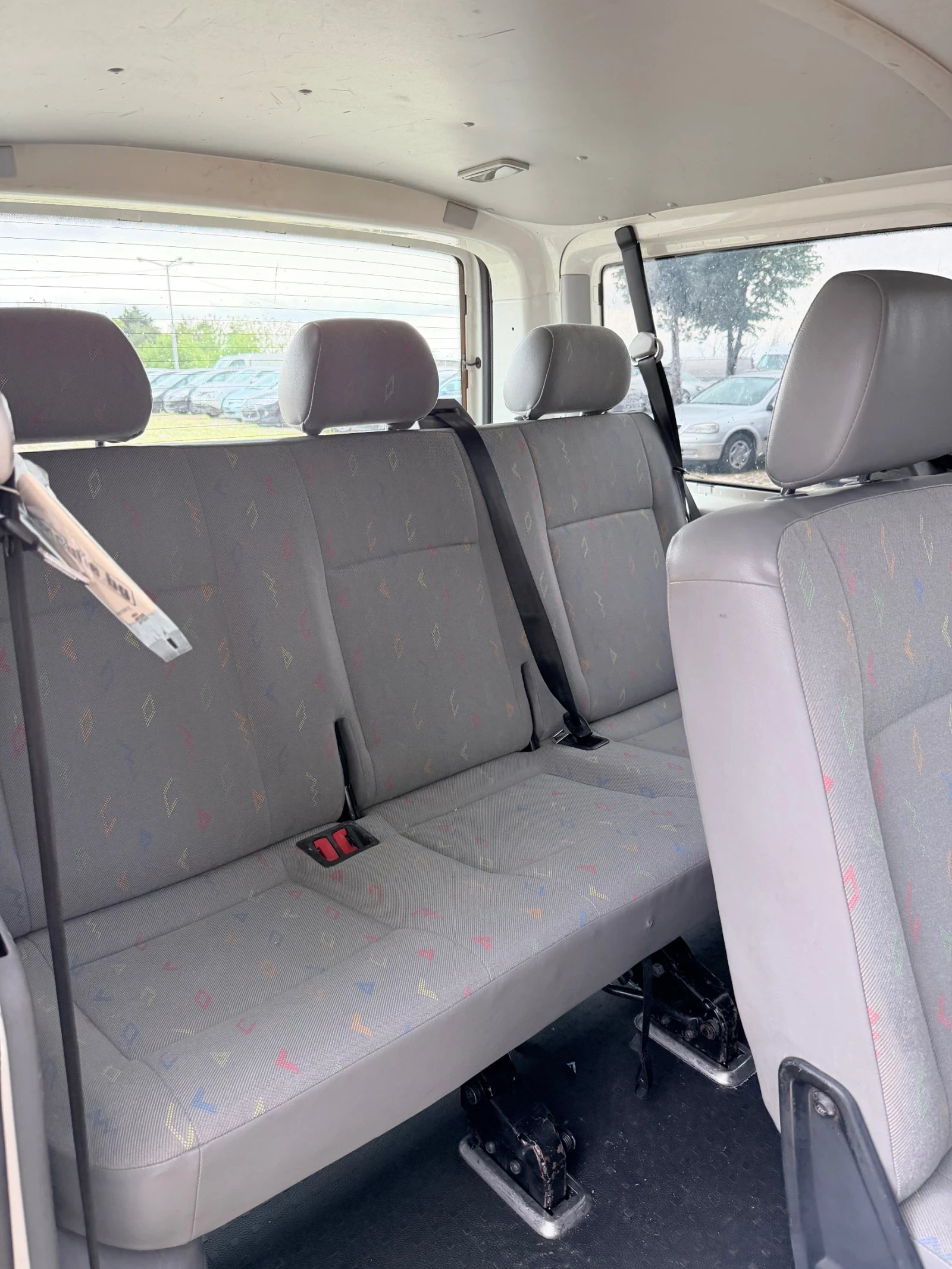 VW Transporter 1.9 TDI климатик 8+ 1, снимка 5 - Бусове и автобуси - 54359366