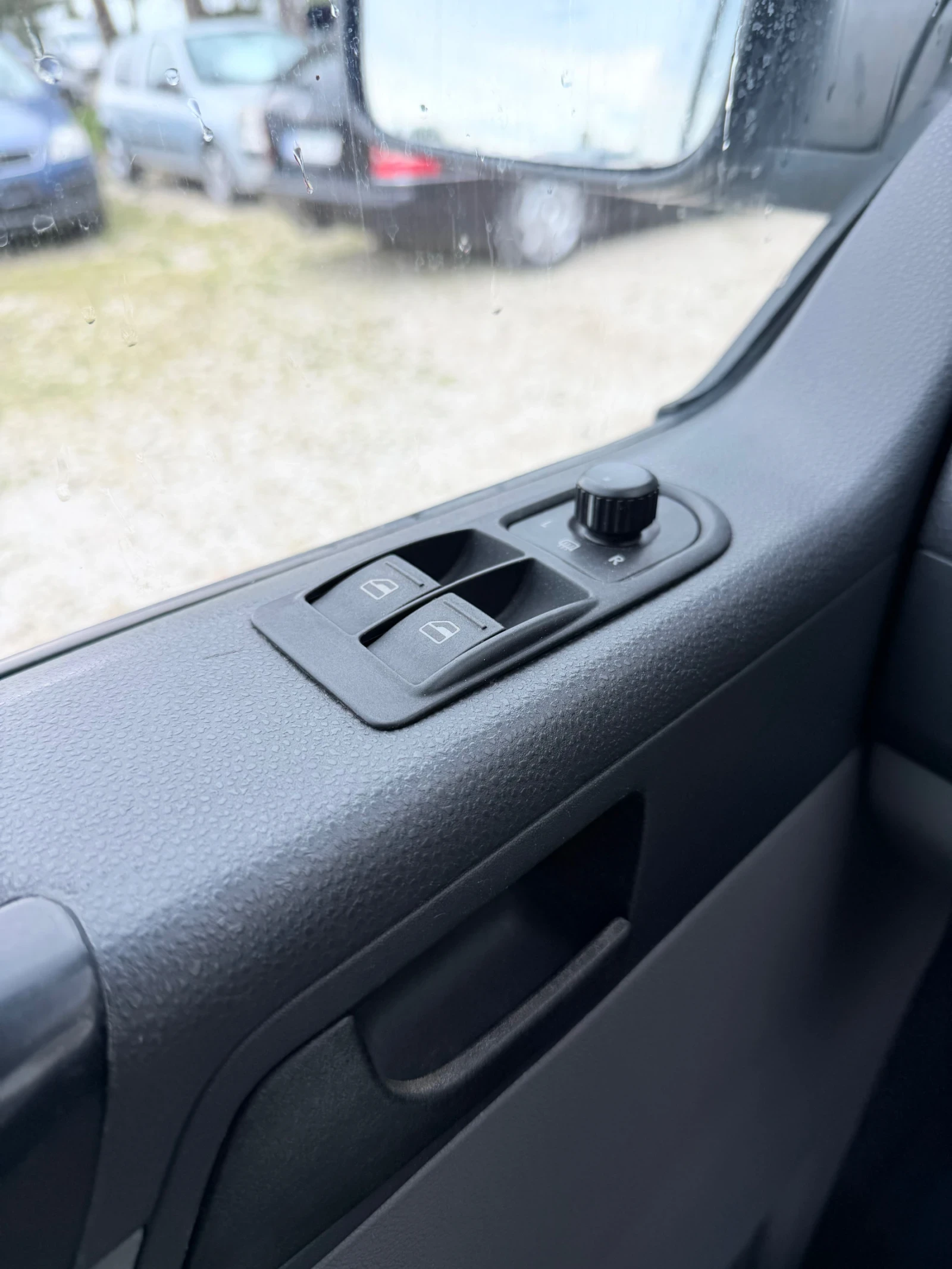 VW Transporter 1.9 TDI климатик 8+ 1, снимка 8 - Бусове и автобуси - 54359366