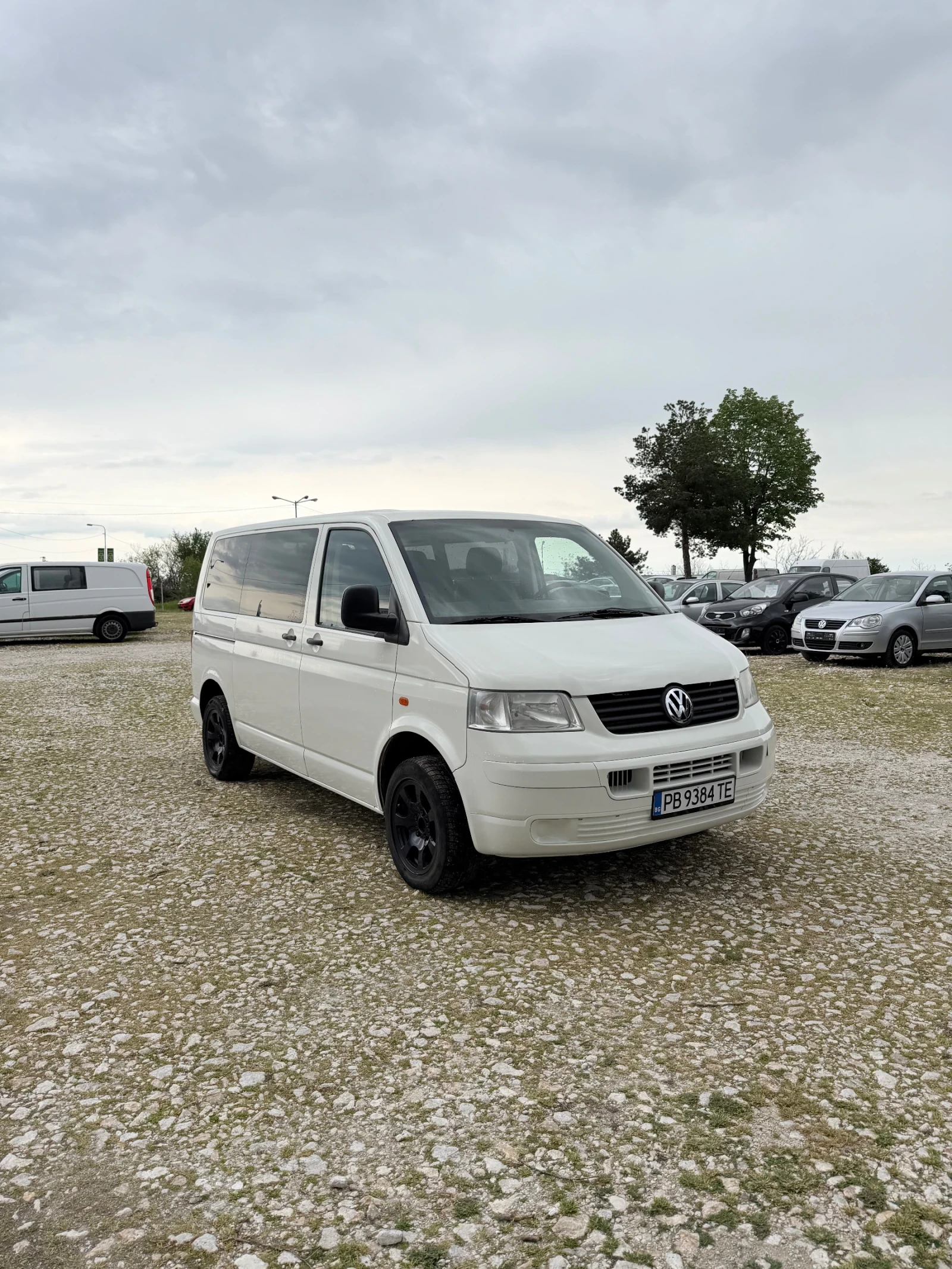 VW Transporter 1.9 TDI климатик 8+ 1, снимка 2 - Бусове и автобуси - 54359366