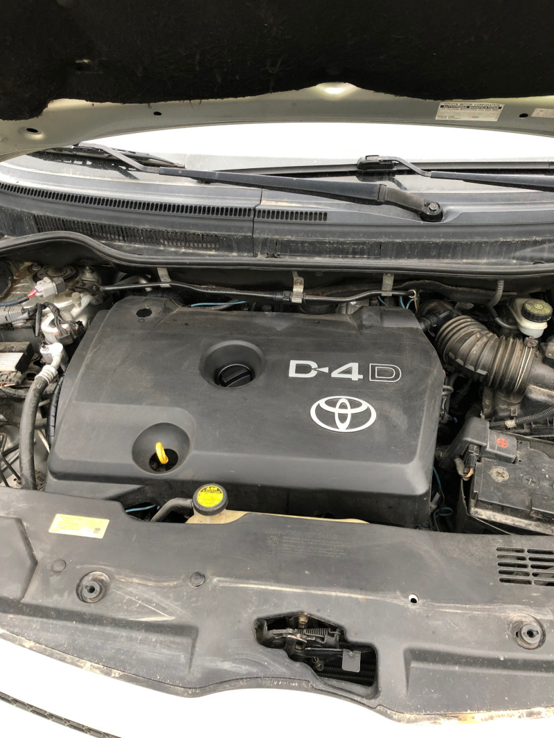 Toyota Corolla verso 2.2 D4D, снимка 6 - Автомобили и джипове - 45810989