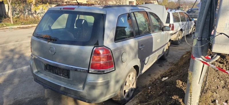 Opel Zafira 1.9, снимка 3 - Автомобили и джипове - 52438348